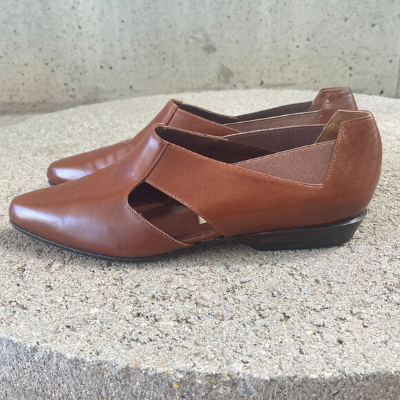 VIA SPIGA LEATHER WOMEN'S POINTED TOE CUT-OUT FLATS TAN SIZE 5.5 - Picture 2 of 13